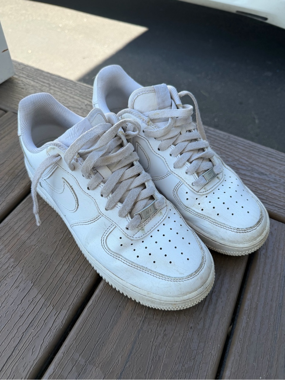 Nike Men's White Low-Top Leather Sneakers